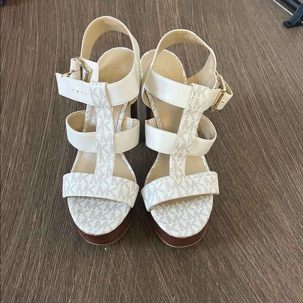 Michael Kors Cream and Tan Logo Sandals